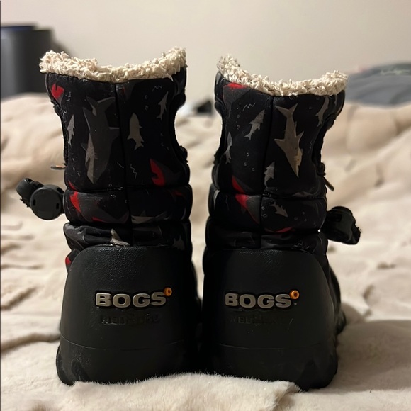 BOGS Black and Red Shark Print Rain & Snow Boots with Fuzzy Lining - Picture 1 of 7